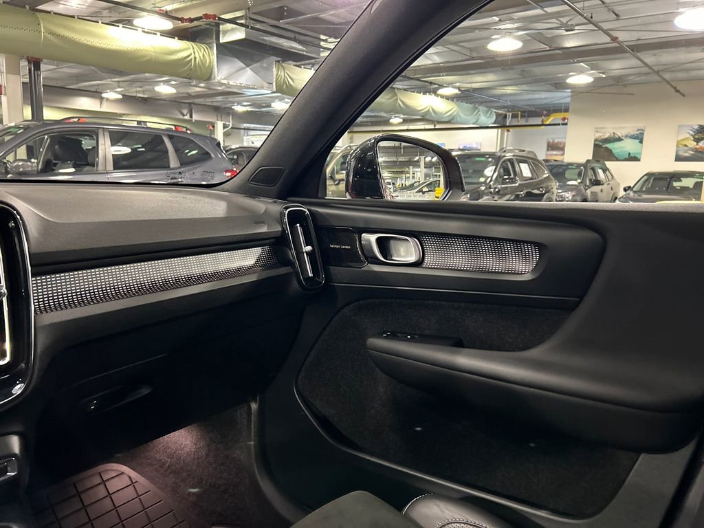 Used 2019 Volvo XC40 T5 R-Design AWD/4WD image 26