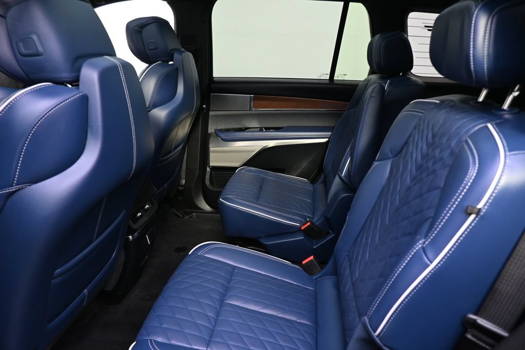 New 2026 Cadillac Vistiq Premium Luxury w/ LPO, Floor Liner Package AWD/4WD image 21