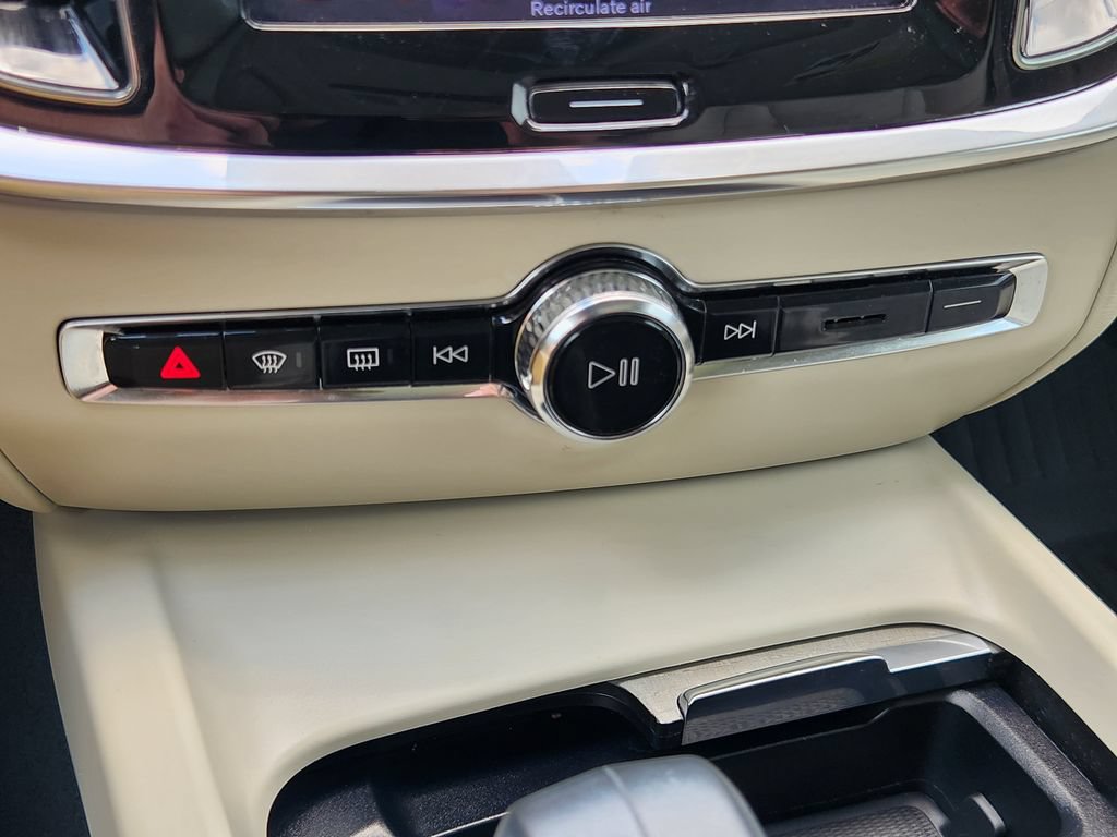 Certified 2024 Volvo V60 B5 Cross Country Plus w/ Protection Package Premier AWD/4WD image 27