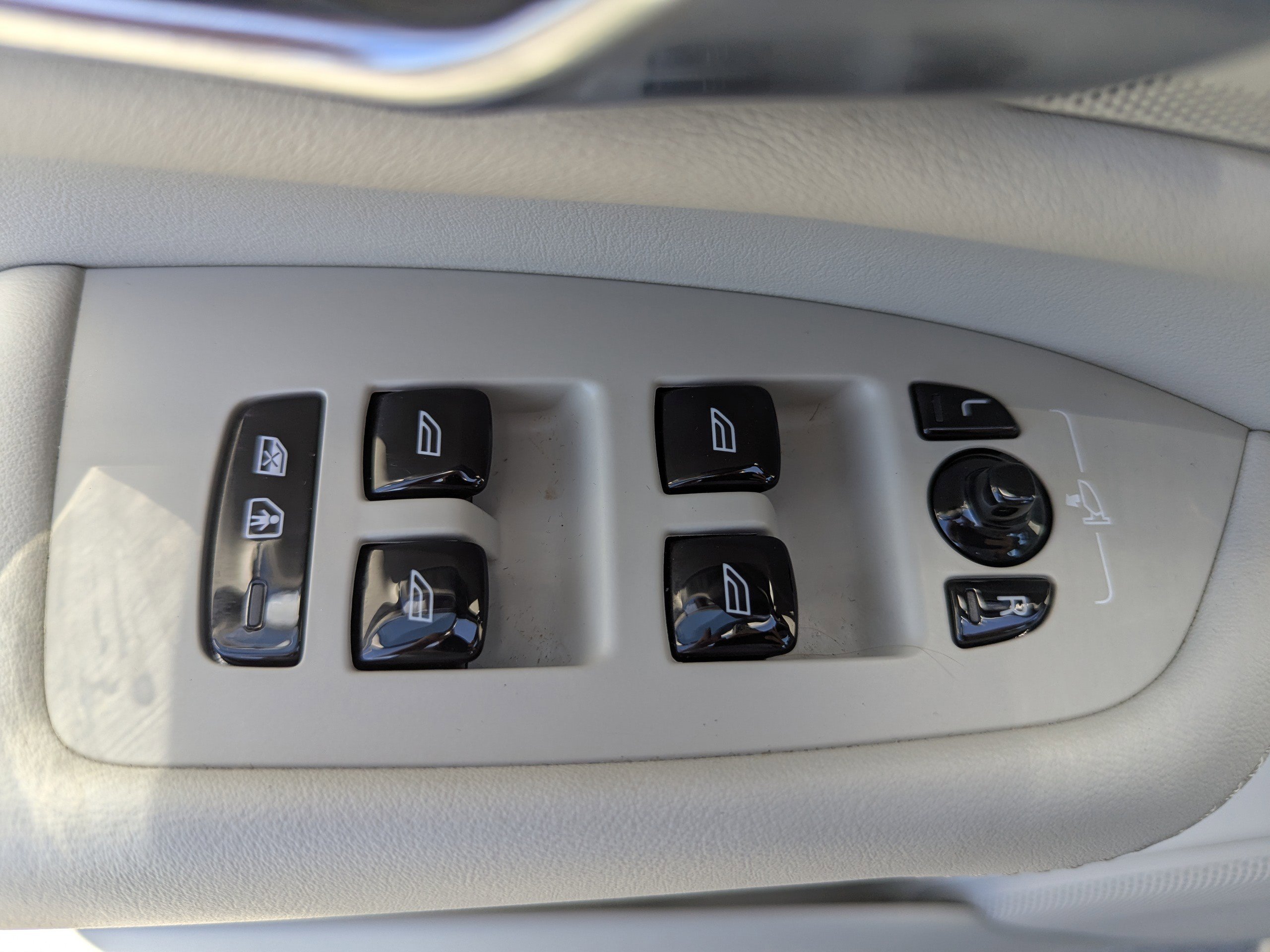 Used 2023 Volvo XC90 T8 Plus w/ Protection Package Premier image 22