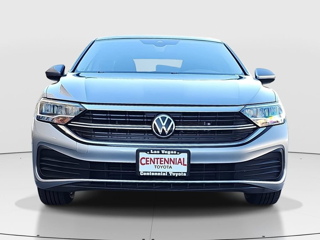 Used 2024 Volkswagen Jetta SE image 2