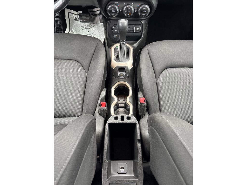 Used 2015 Jeep Renegade Latitude w/ Popular Equipment Group AWD/4WD image 20