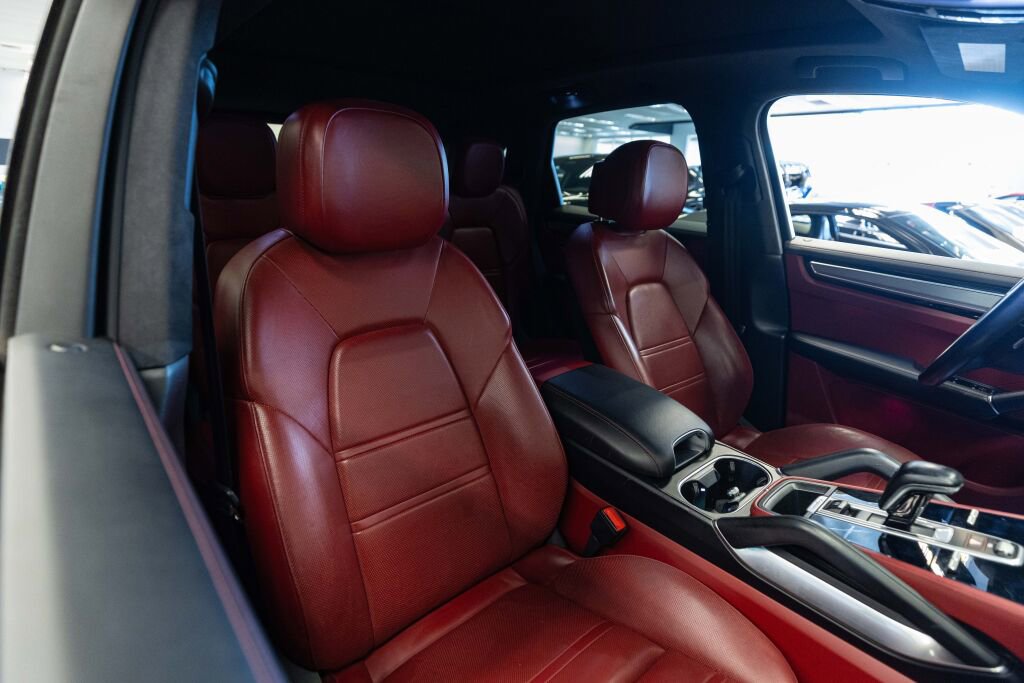 Used 2019 Porsche Cayenne Turbo image 14