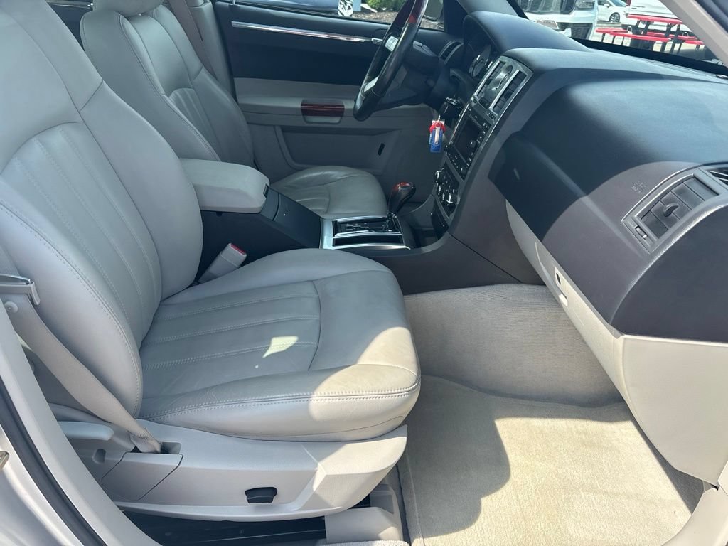Used 2005 Chrysler 300 C w/ Sound Group II RWD image 48