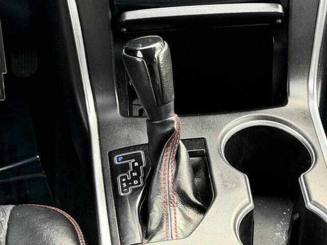 Used 2015 Toyota Camry SE image 16