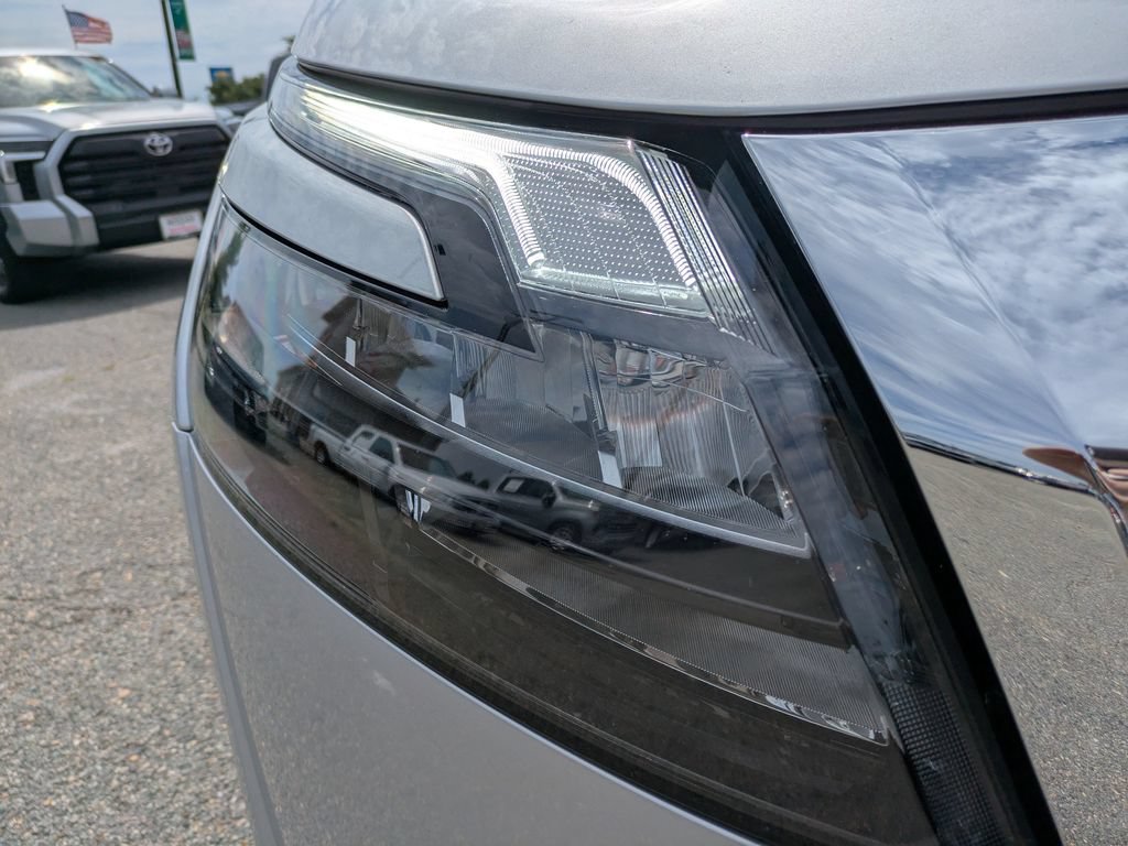 Certified 2025 Nissan Pathfinder SV AWD/4WD image 11