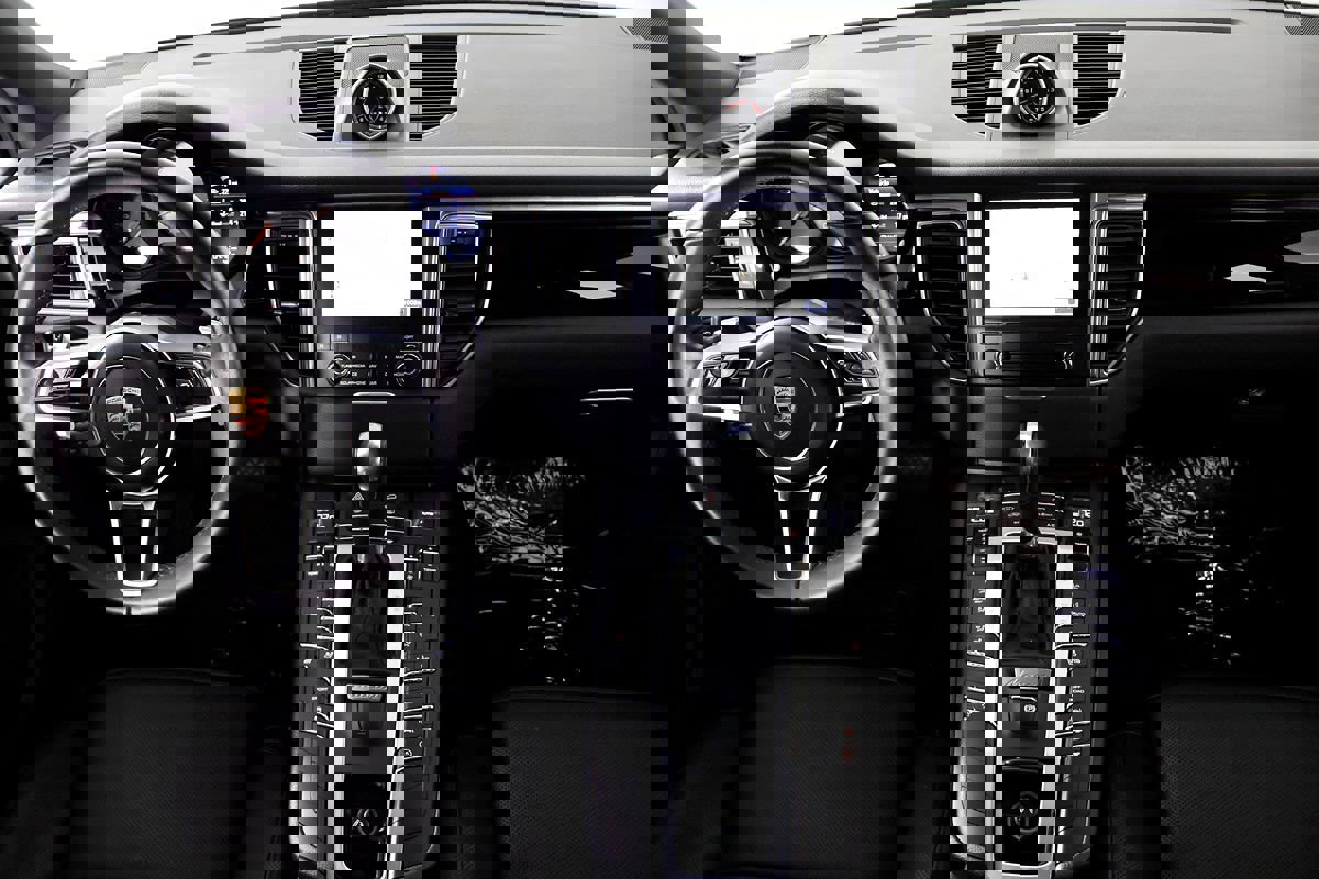 Used 2017 Porsche Macan S image 24