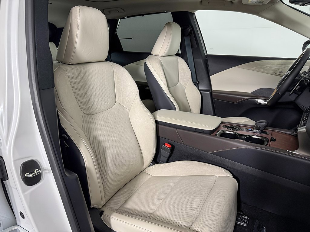 Used 2025 Lexus RX 450h AWD w/ Convenience Package image 32