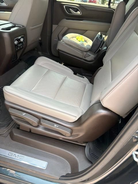 Used 2021 GMC Yukon XL SLT w/ SLT Premium Package RWD image 9