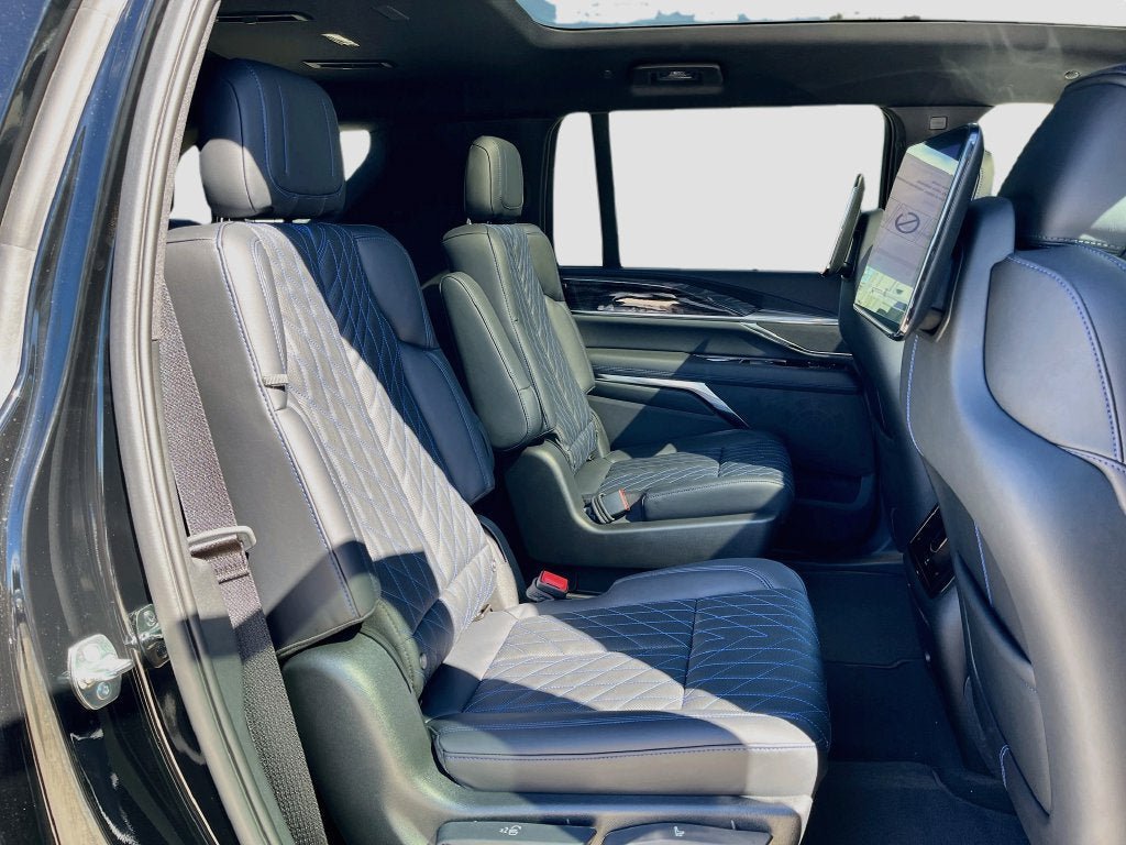 New 2026 Cadillac Escalade IQL Sport 1 w/ LPO, ONYX Package AWD/4WD image 33