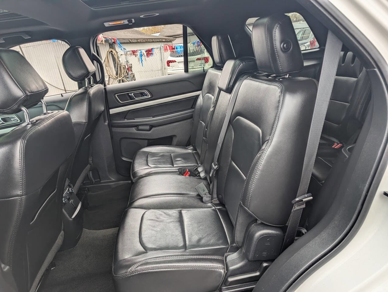 Used 2017 Ford Explorer XLT w/ Equipment Group 202A AWD/4WD image 26