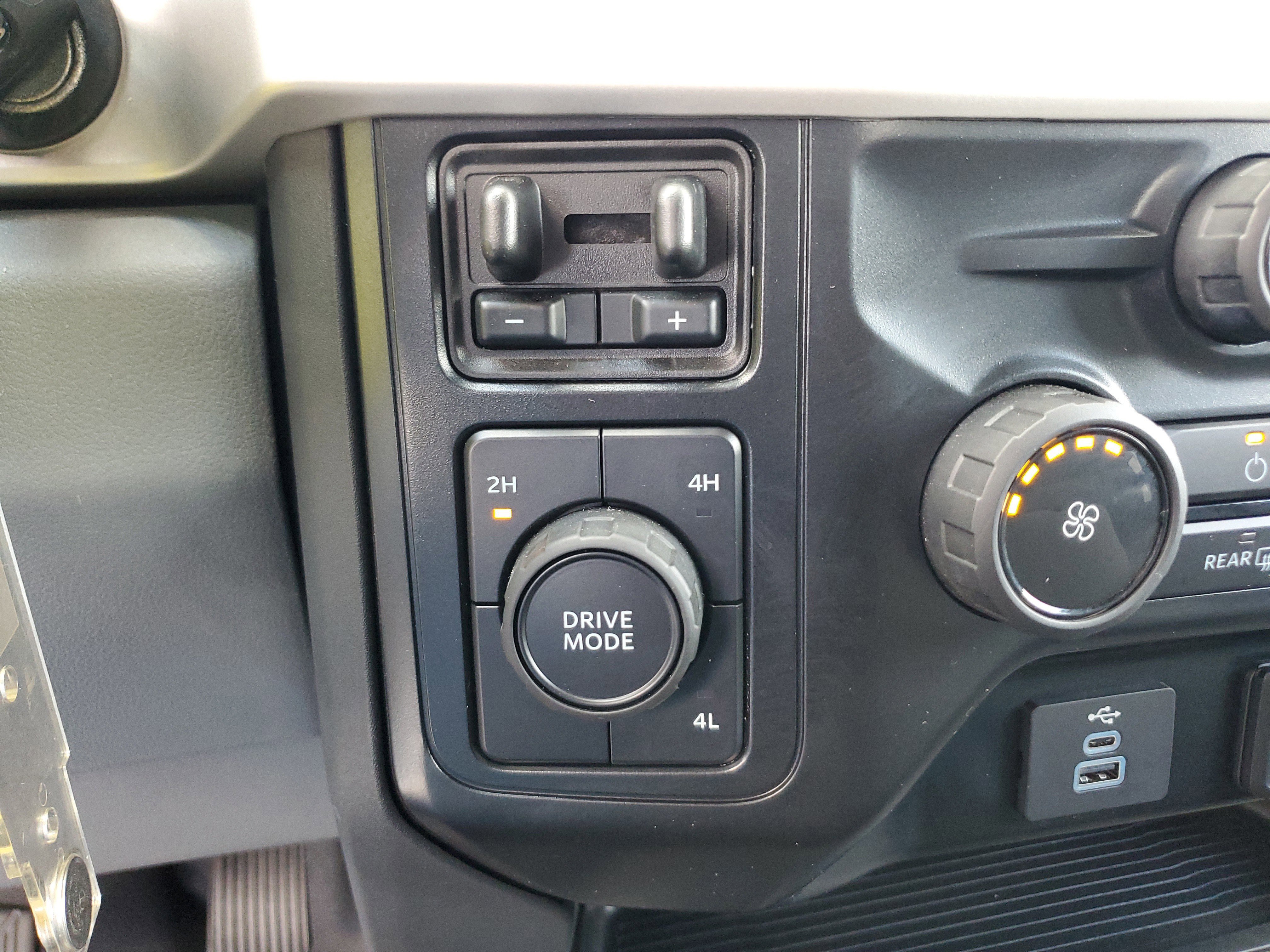 Used 2025 Ford F350 XL w/ 360-Degree Camera Package image 23