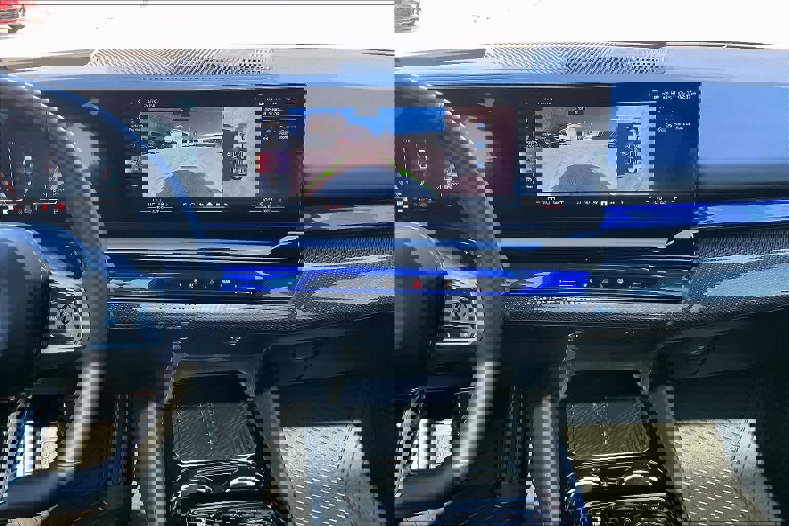 Used 2026 BMW 550e xDrive w/ Premium Package image 6