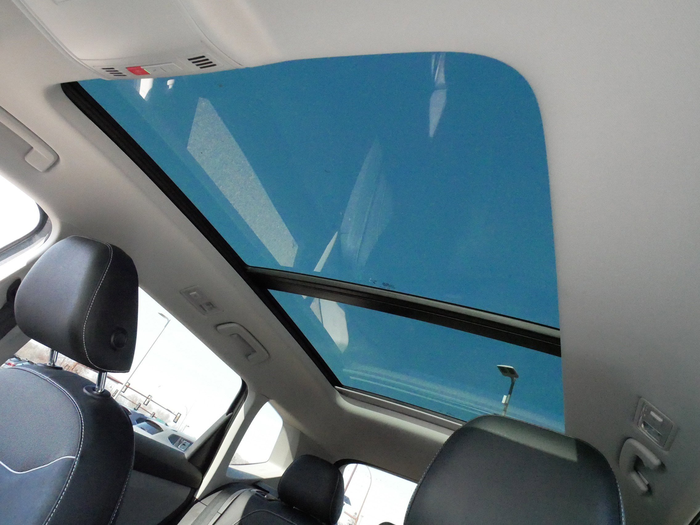 Used 2023 Volkswagen Taos SE w/ Panoramic Sunroof Package image 33