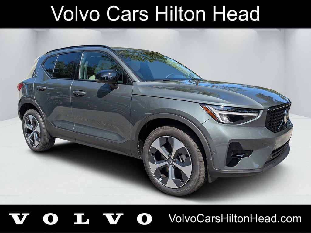 New 2026 Volvo XC40 B4 Plus w/ Climate Package