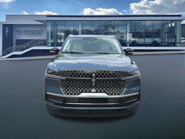 New 2027 Lincoln Navigator Premiere AWD/4WD image 3