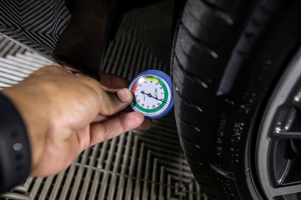 Used 2023 BMW 530e w/ Executive Package image 14