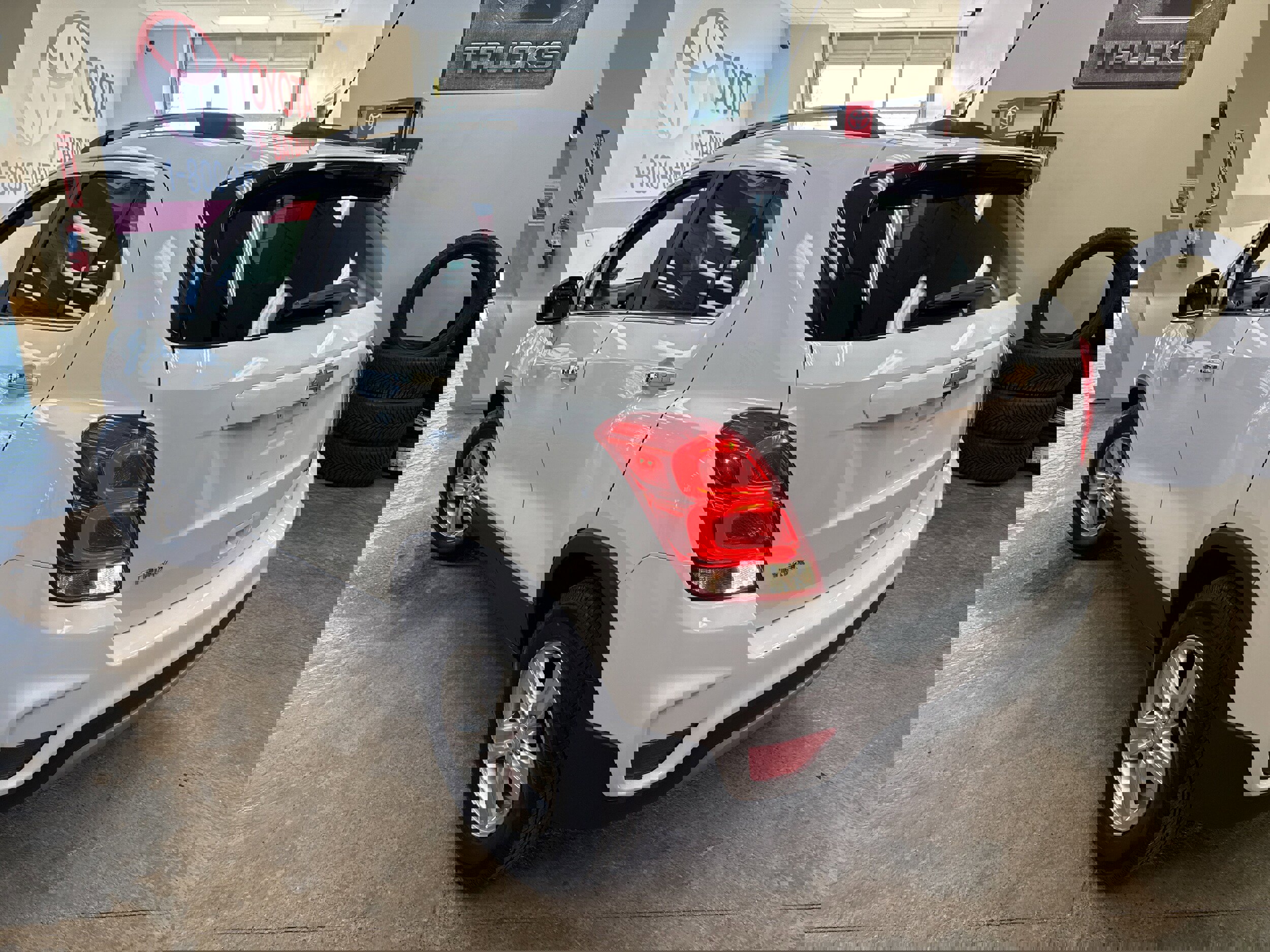 Used 2018 Chevrolet Trax LT w/ LT Convenience Package FWD image 18