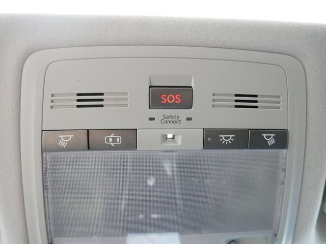 Used 2010 Lexus IS 250C w/ Luxury Pkg RWD image 25