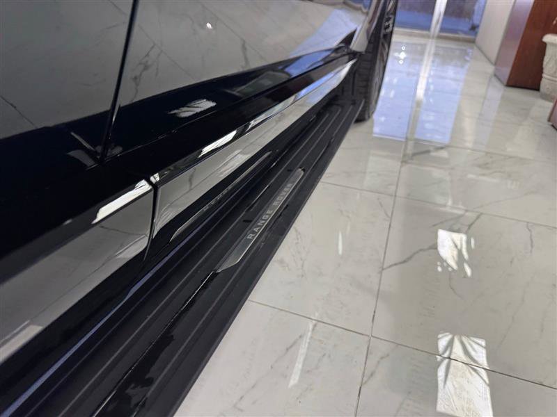 Used 2025 Land Rover Range Rover SE image 33