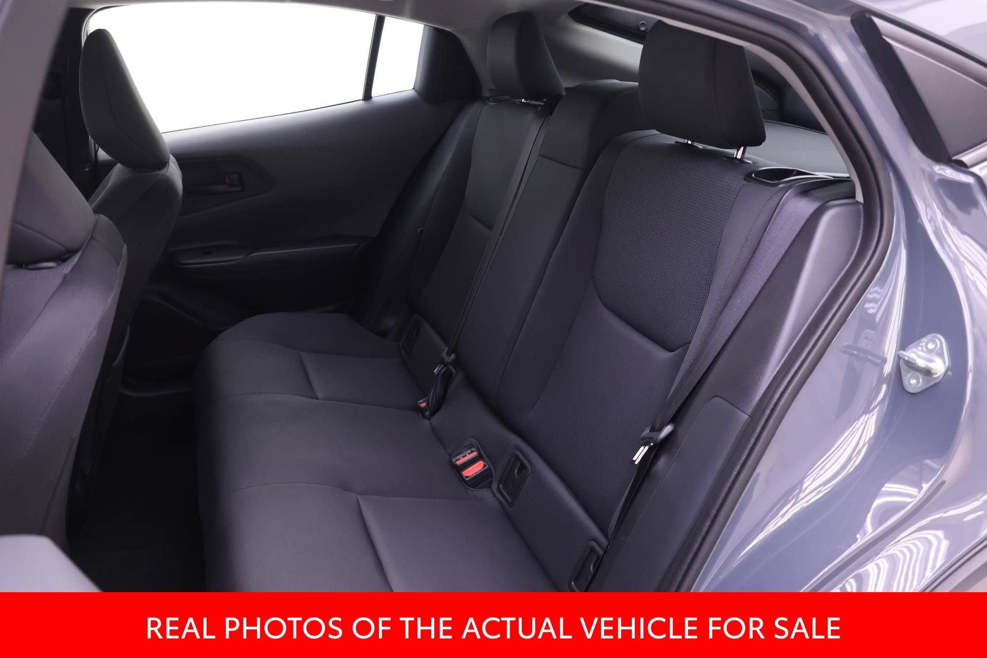 Certified 2025 Toyota Prius LE FWD image 10