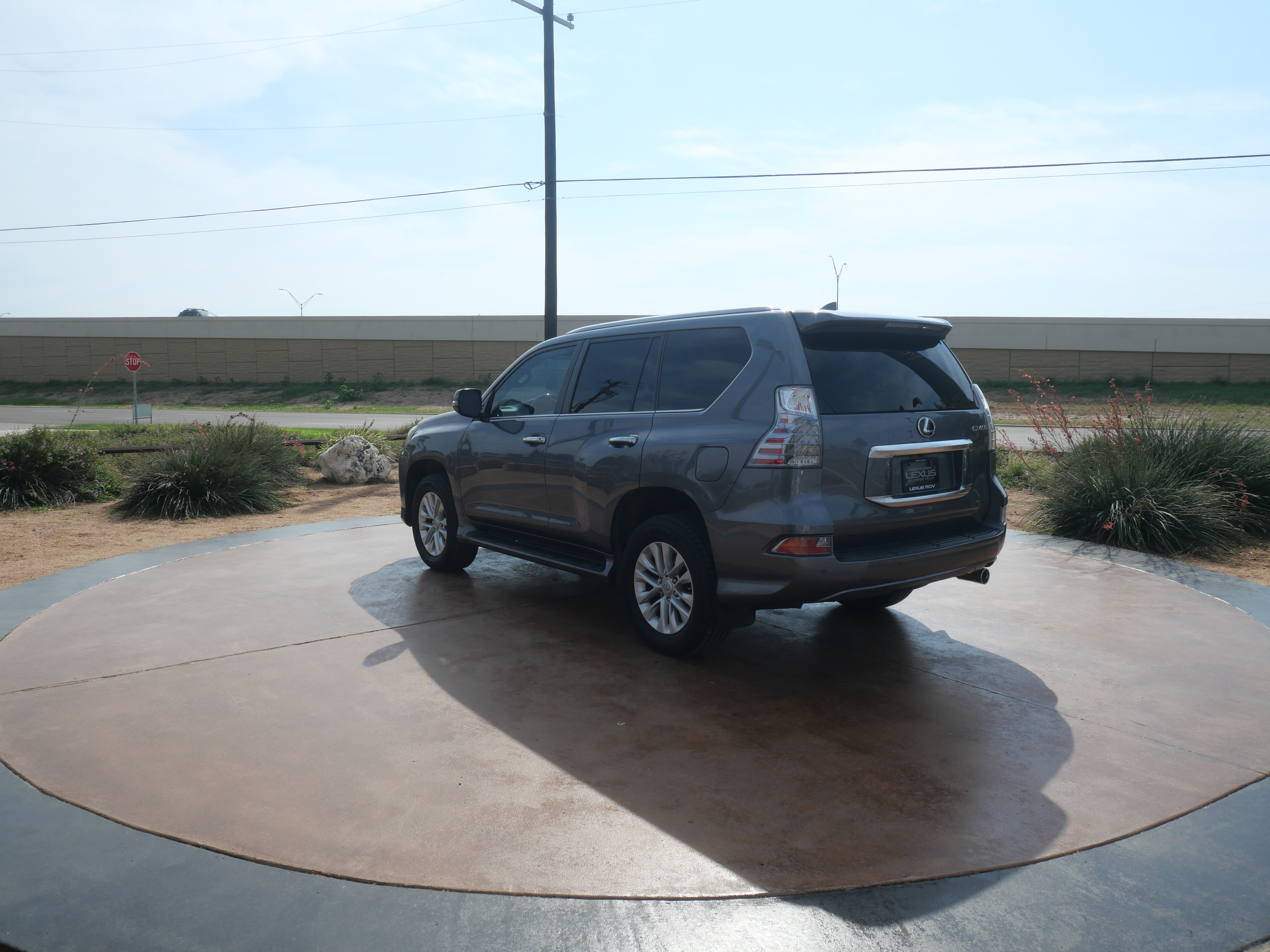 Used 2022 Lexus GX 460 Premium w/ Premium Package image 4