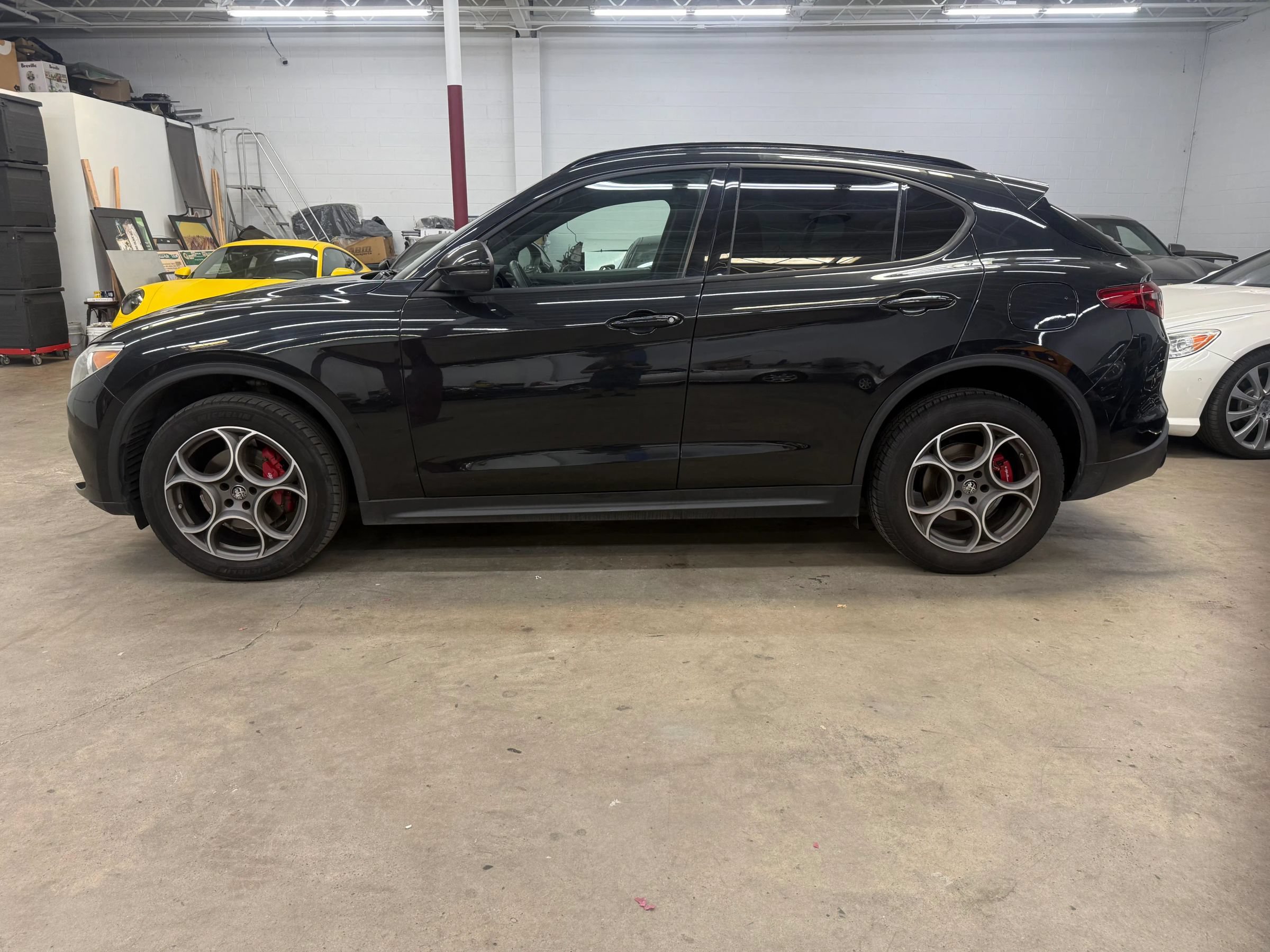 Used 2023 Alfa Romeo Stelvio Sprint RWD image 3