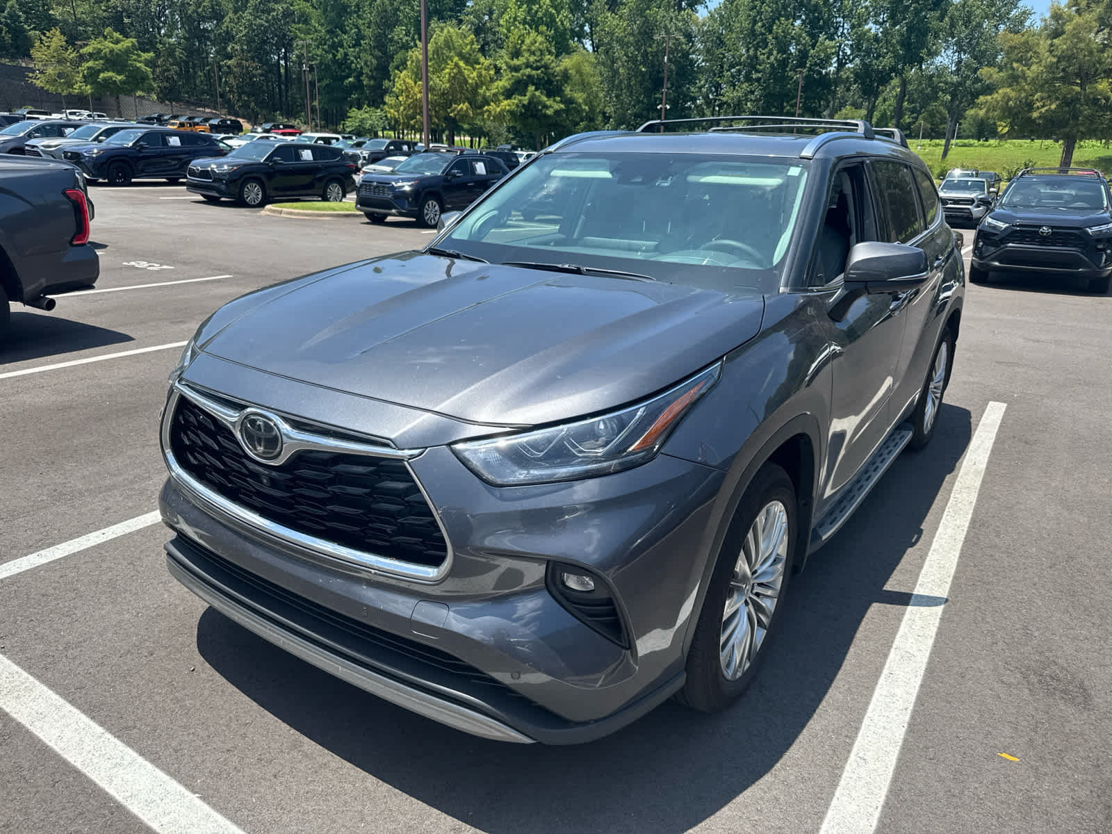 Certified 2025 Toyota Highlander Platinum AWD/4WD image 2
