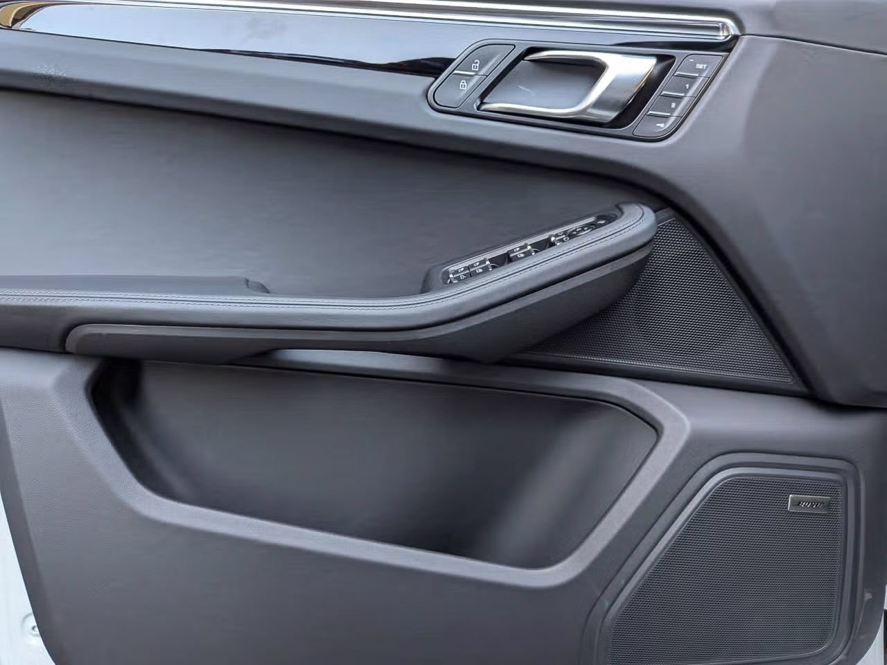 Certified 2025 Porsche Macan S AWD/4WD image 14