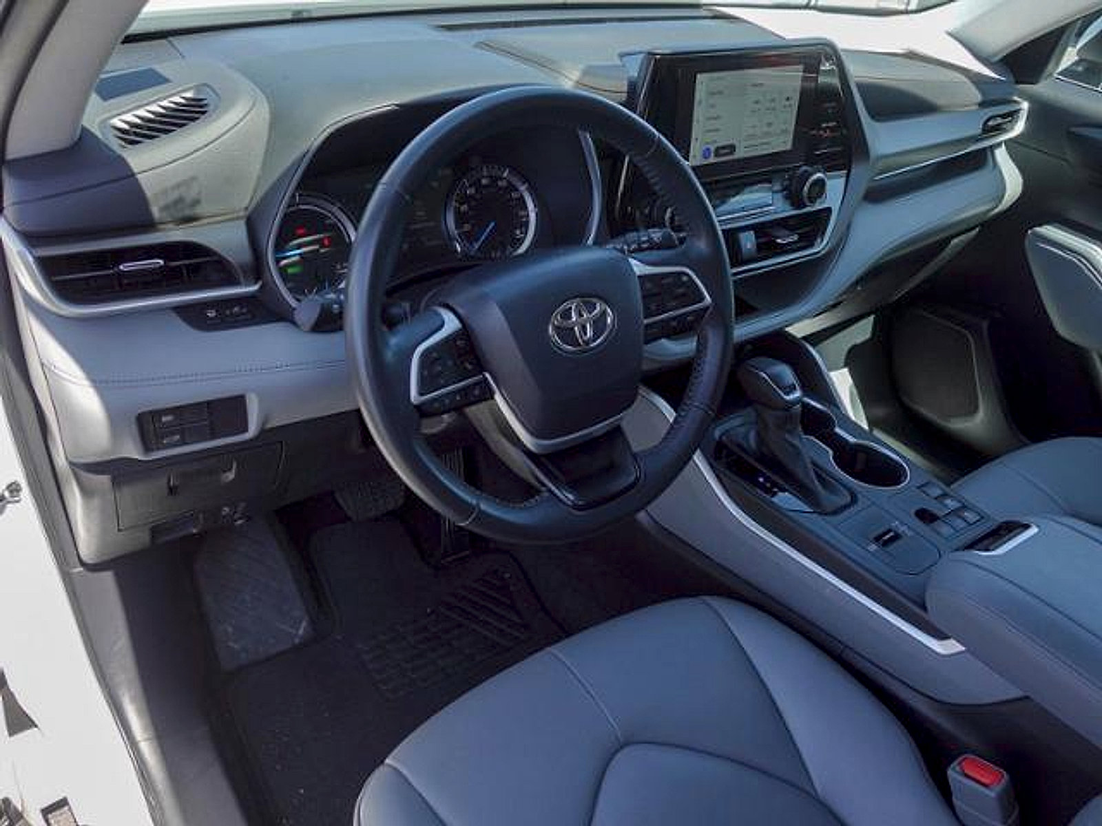 Used 2023 Toyota Highlander XLE FWD image 10