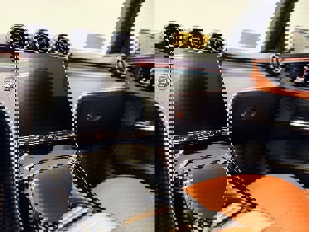 Used 2025 Mercedes-Benz C 300 4MATIC Sedan image 16