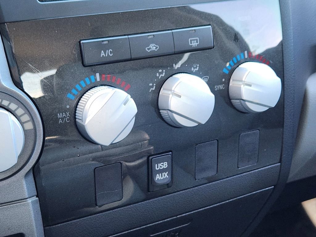 Used 2013 Toyota Tundra 4x4 CrewMax image 9