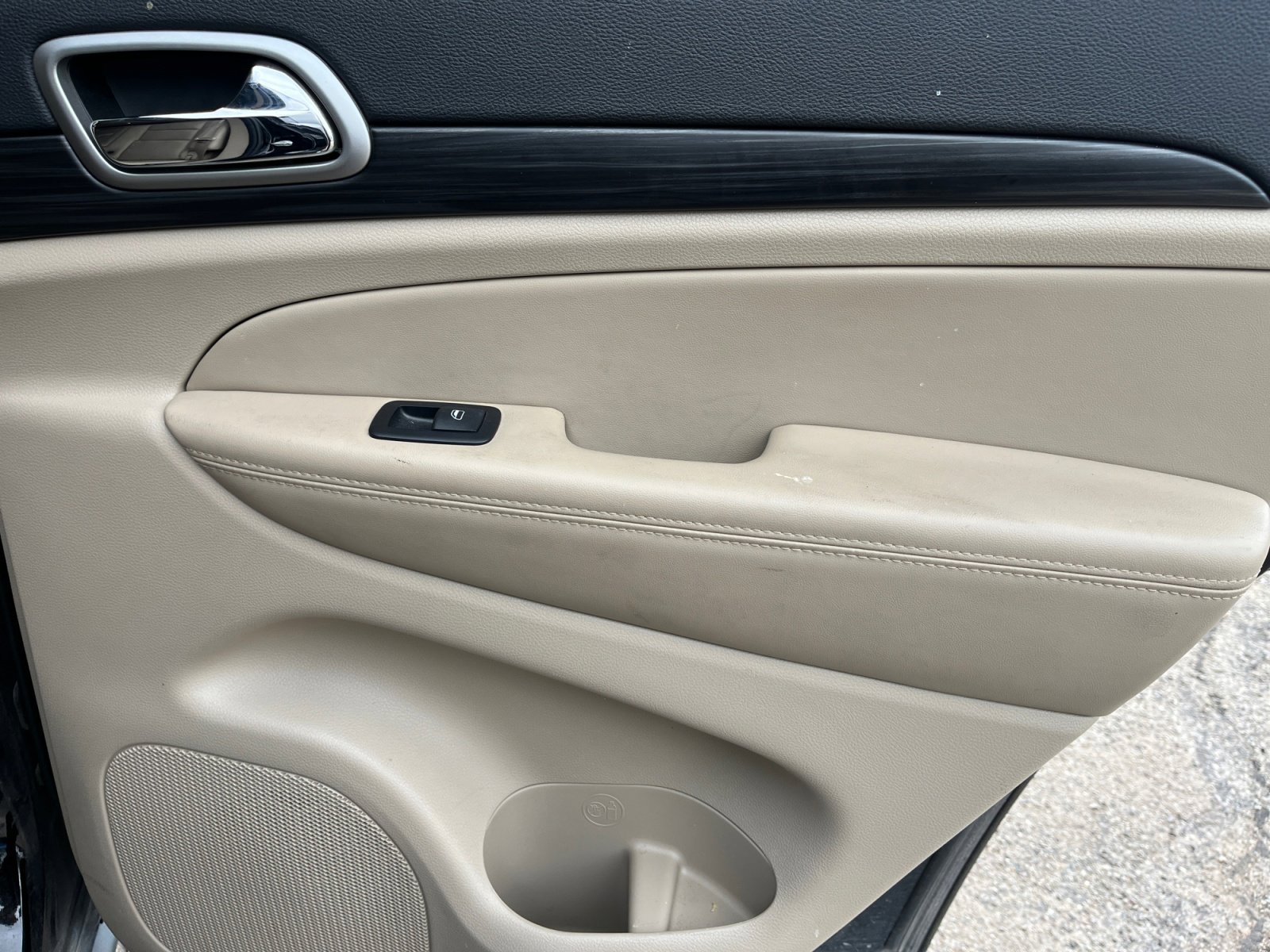 Certified 2022 Jeep Grand Cherokee Laredo E image 18