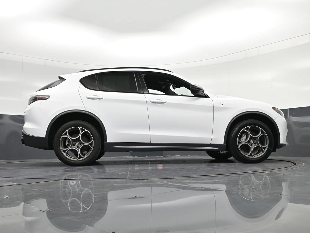 Used 2024 Alfa Romeo Stelvio Ti w/ Active Assist Plus Package AWD/4WD image 31