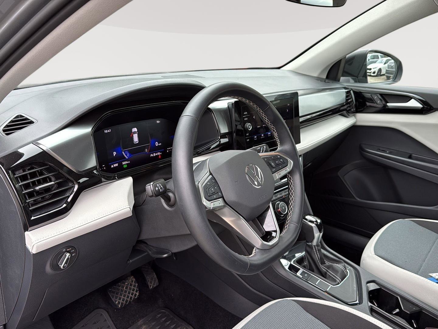 Certified 2025 Volkswagen Taos S w/ Taos MDO Package image 22