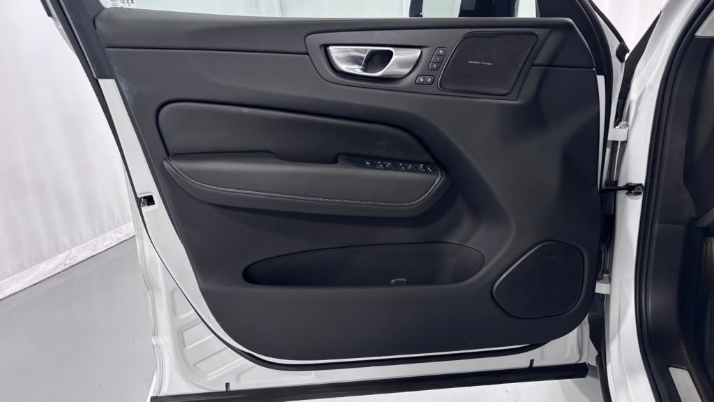 Certified 2024 Volvo XC60 T8 Ultimate AWD/4WD image 16