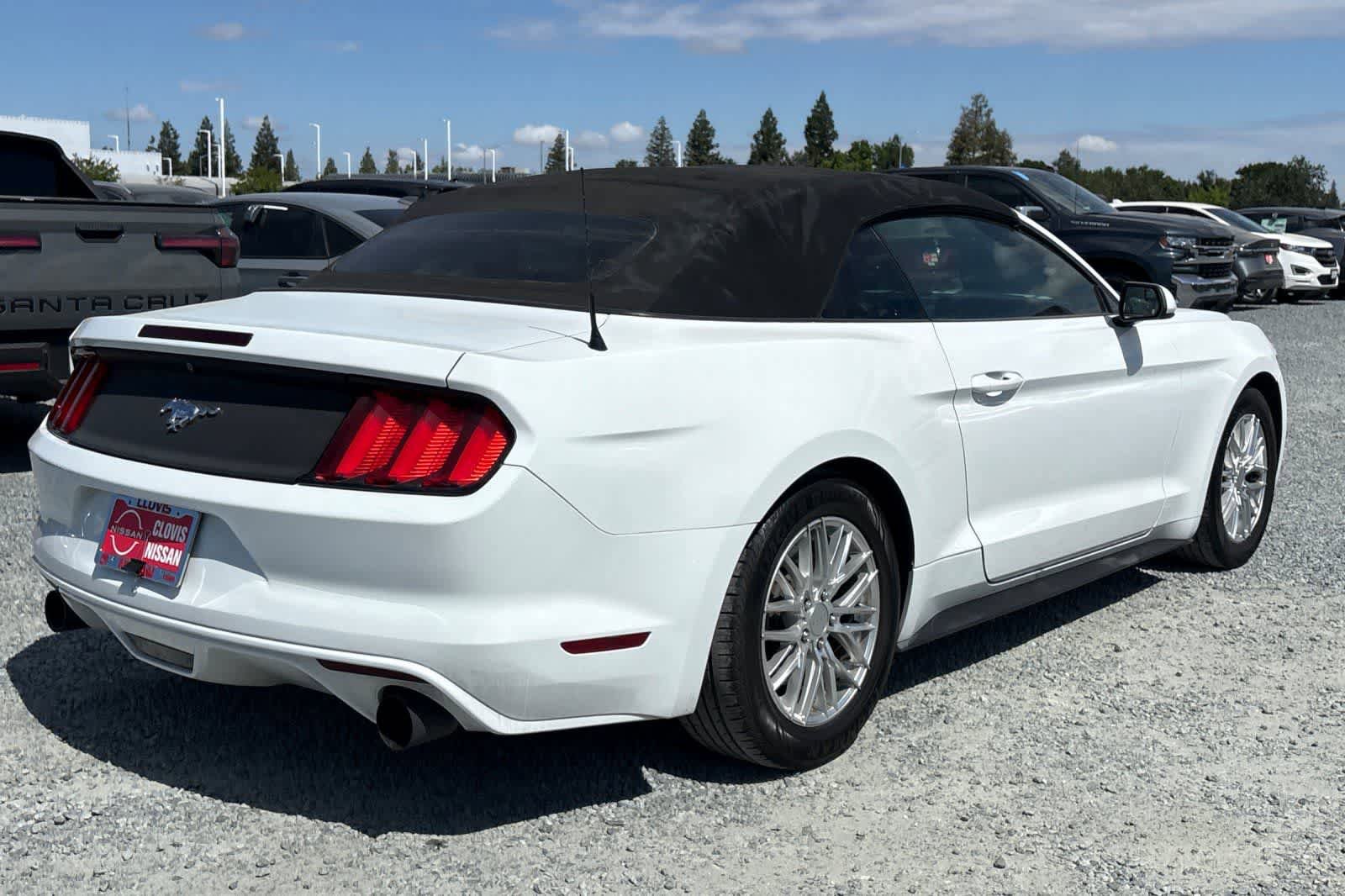 Used 2016 Ford Mustang Convertible RWD image 3