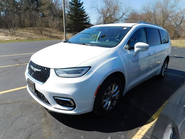 Used 2021 Chrysler Pacifica Touring-L w/ Premium & Safety Sphere Group image 3