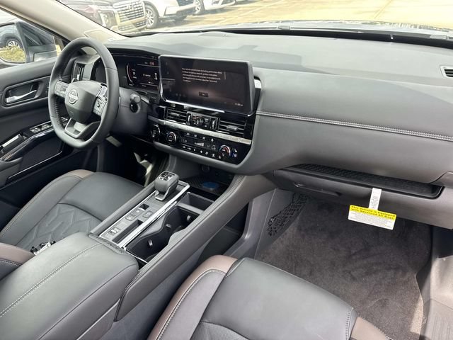 New 2026 Nissan Pathfinder Platinum FWD image 16