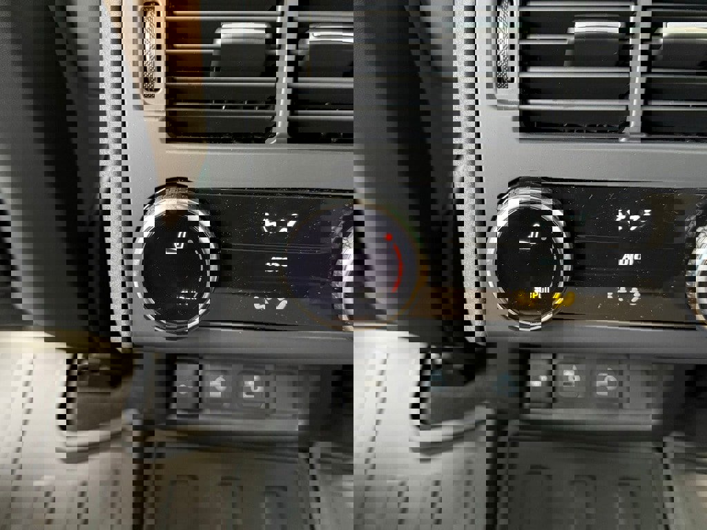 New 2026 Land Rover Discovery Limited Edition image 37