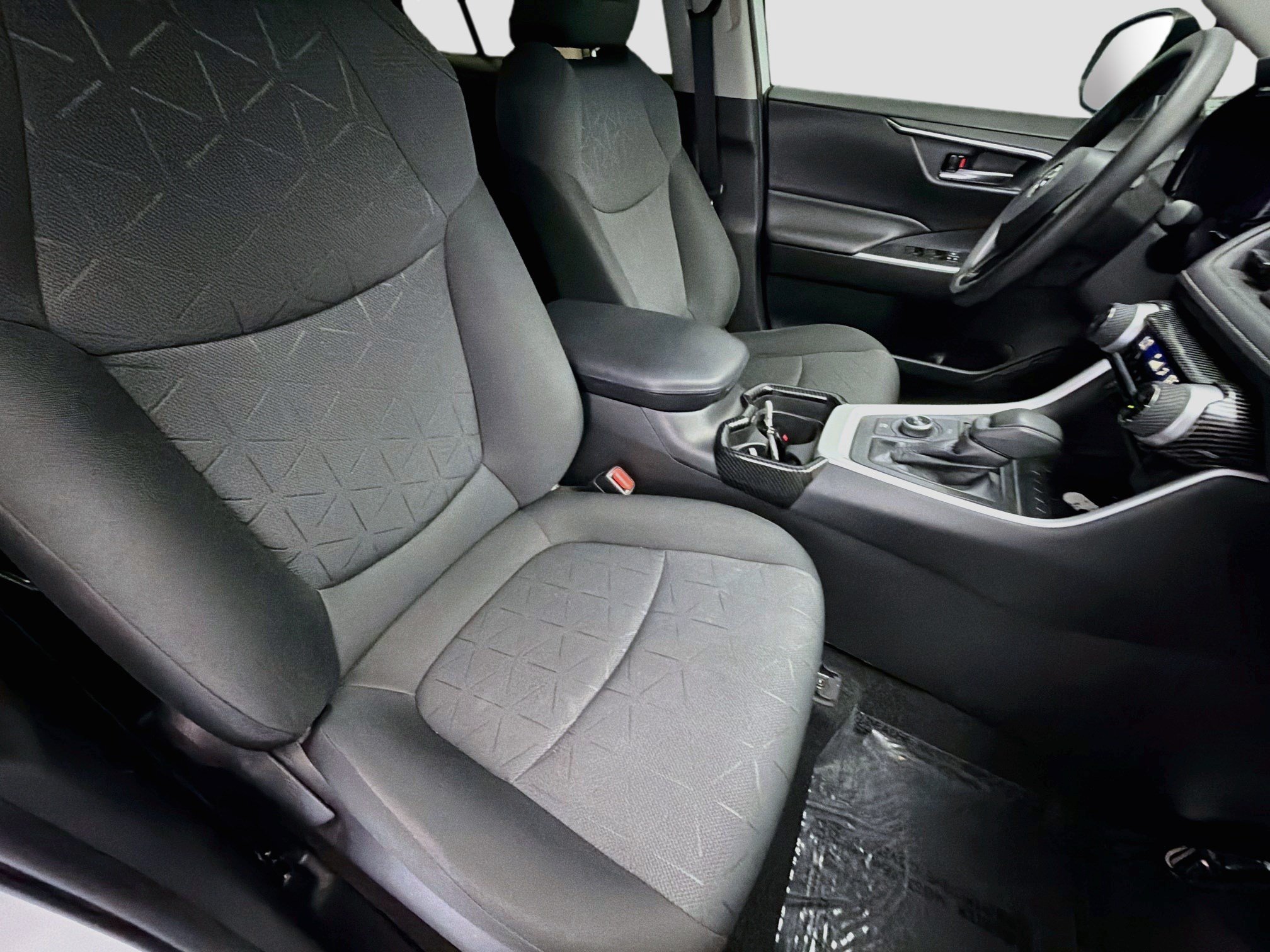 Used 2020 Toyota RAV4 XLE w/ Carpet Mat Package AWD/4WD image 15