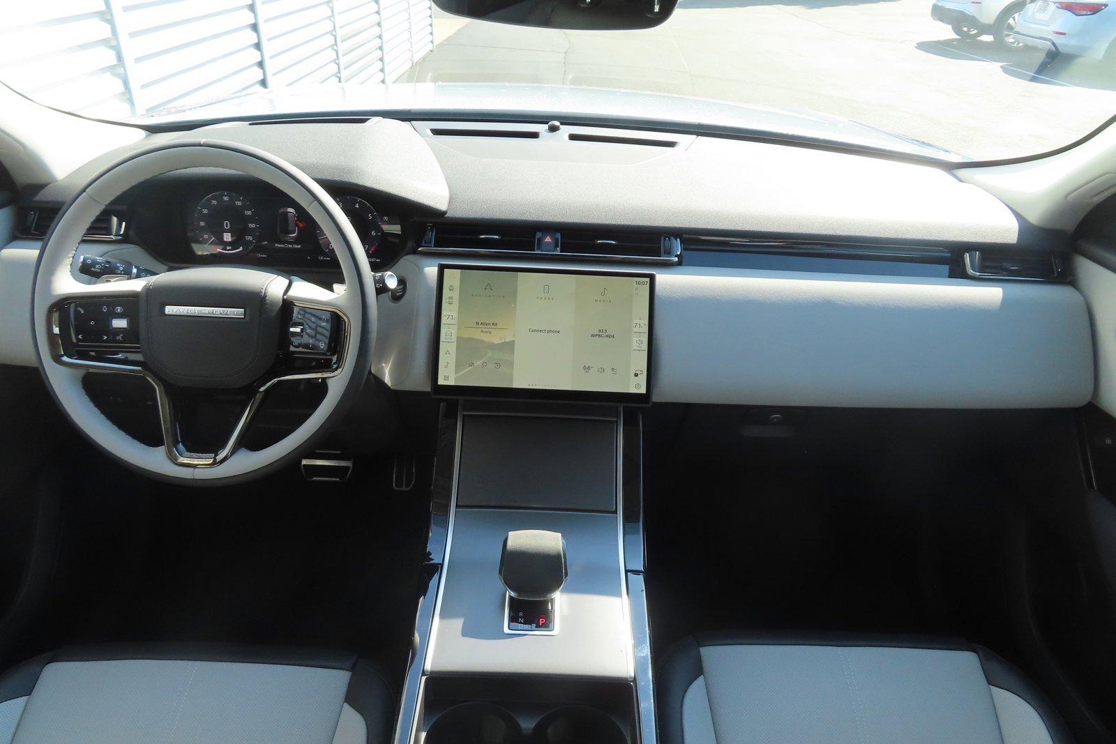 New 2025 Land Rover Range Rover Velar Dynamic SE image 5