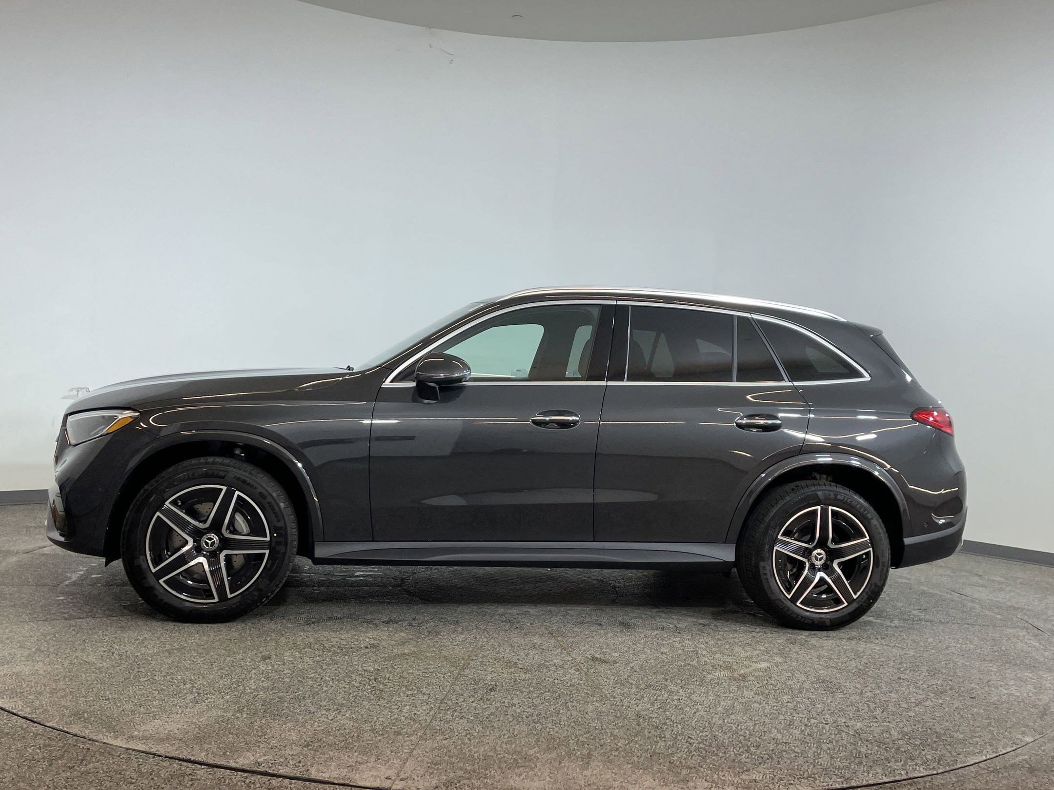 Certified 2025 Mercedes-Benz GLC 300 image 2
