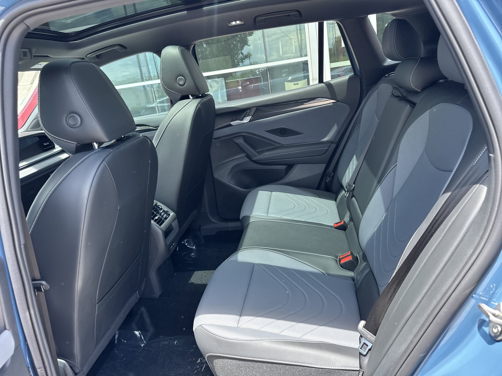New 2026 Volkswagen Tiguan SE R-Line FWD image 18