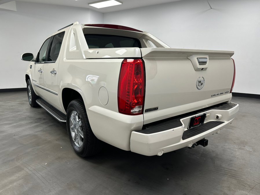Used 2007 Cadillac Escalade EXT w/ Information Package image 3