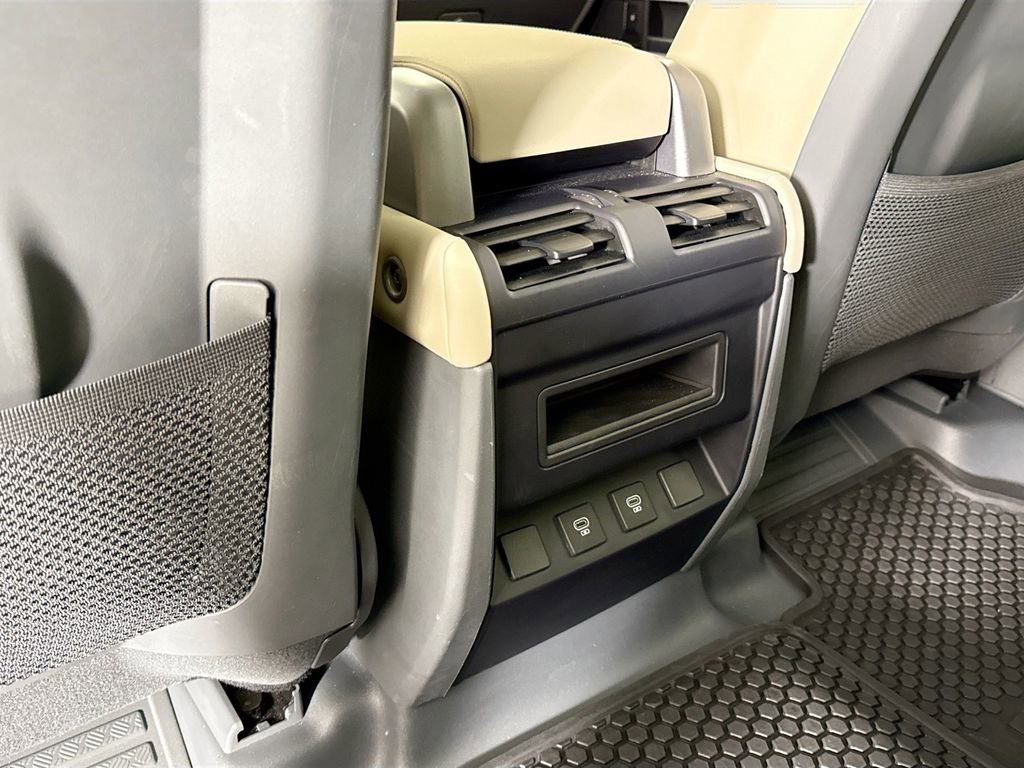 Used 2024 Land Rover Defender 110 S image 16