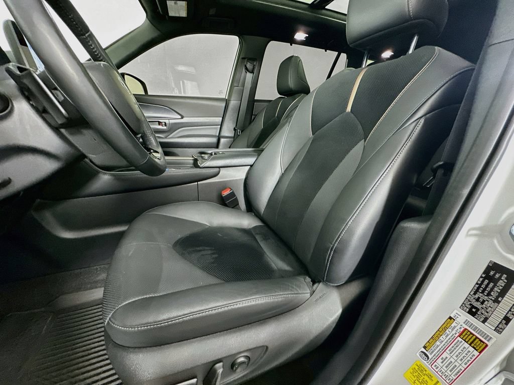 Used 2024 Toyota Grand Highlander AWD Hybrid image 23