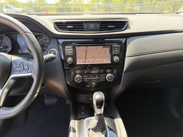 Used 2020 Nissan Rogue SV w/ Premium Package FWD image 20