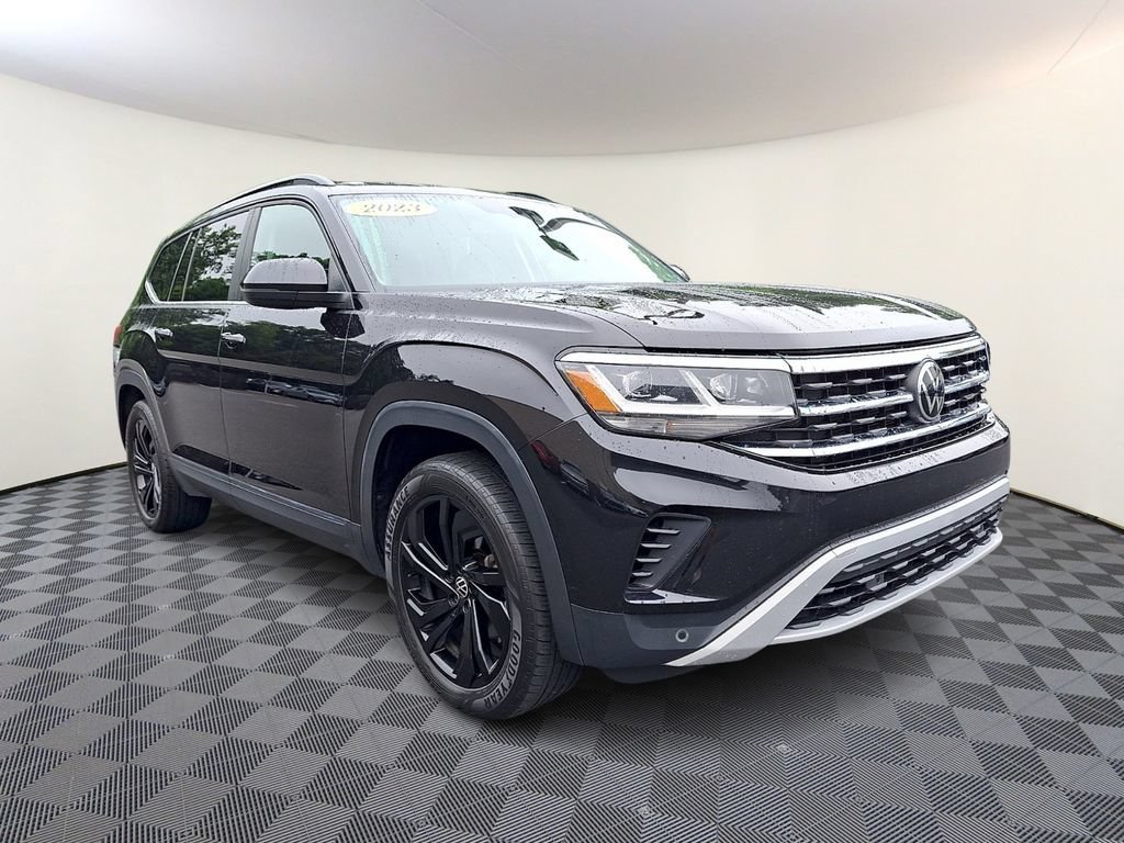 Used 2023 Volkswagen Atlas SE w/ Black Wheel Package