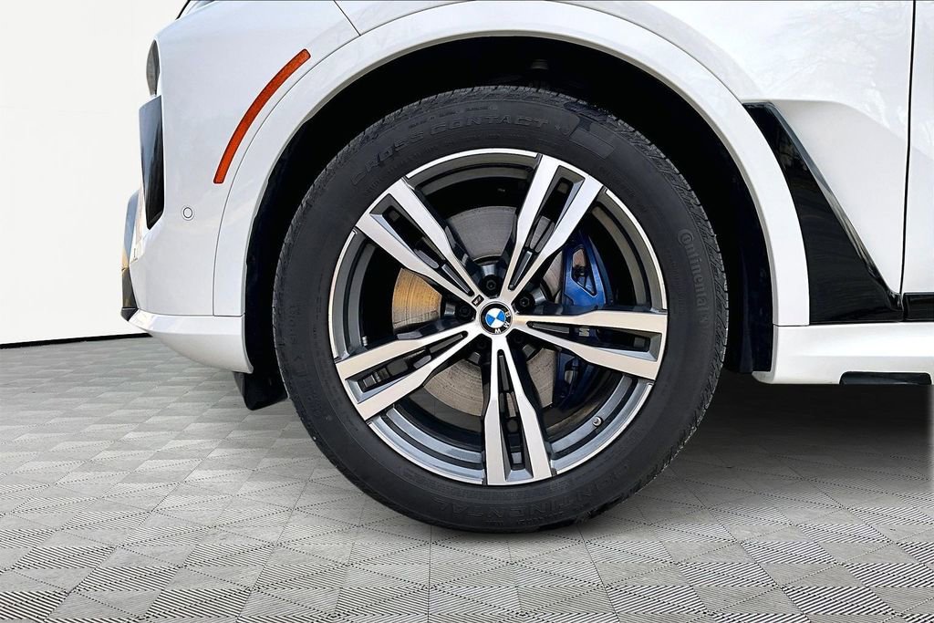 Used 2025 BMW X7 M60i w/ Climate Comfort Package image 9